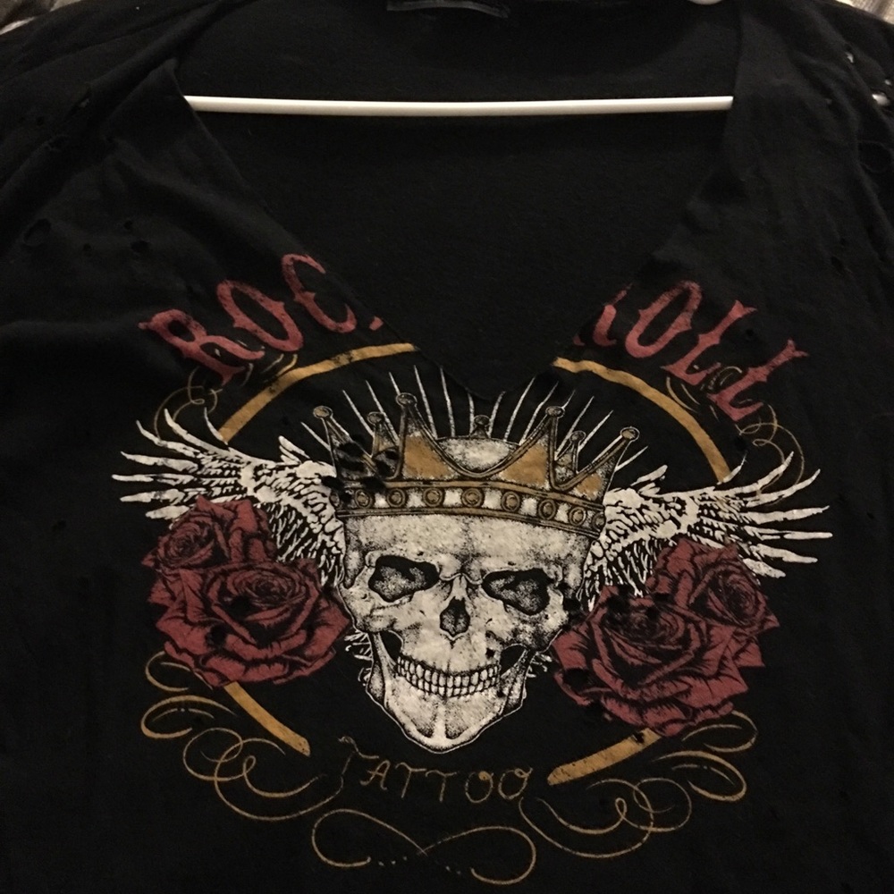 Casual Graphic Tee! 🖤